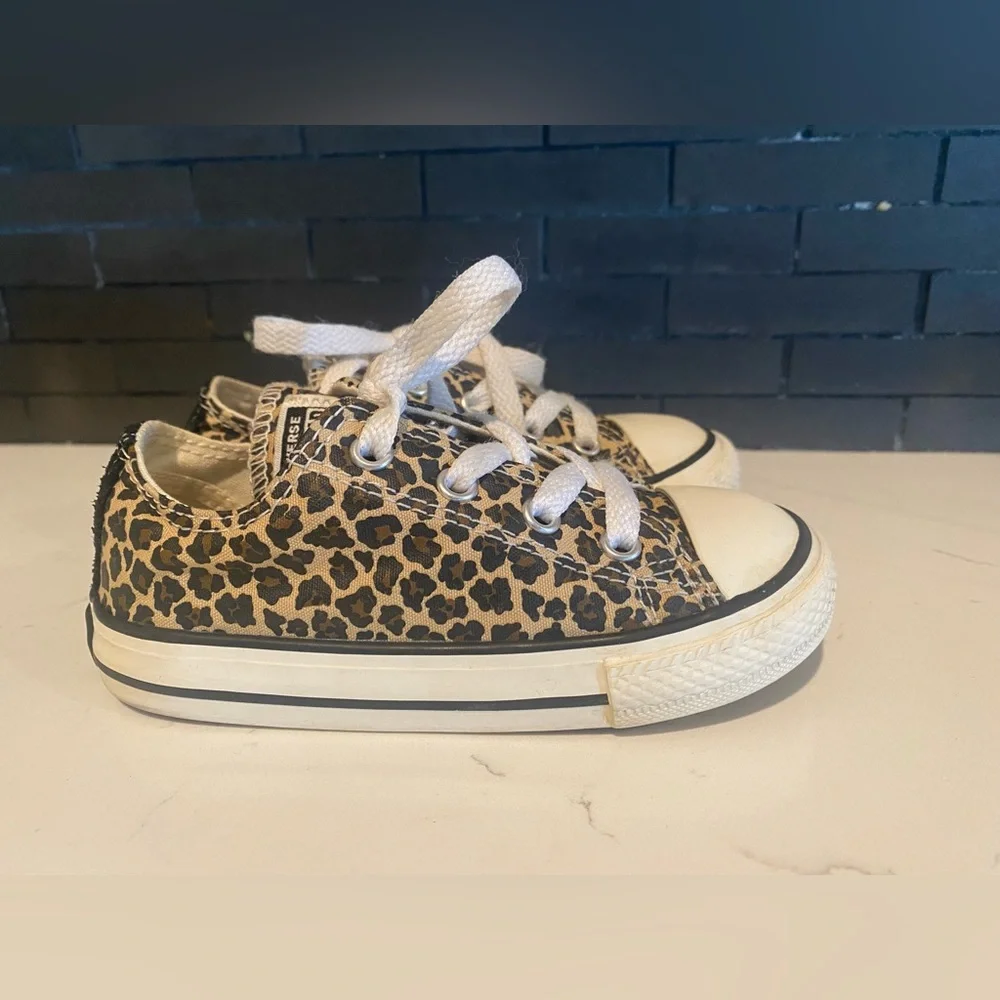 White Laces Converse All Star Leopard Cheetah Print Toddler Sneakers Size 8 🐆